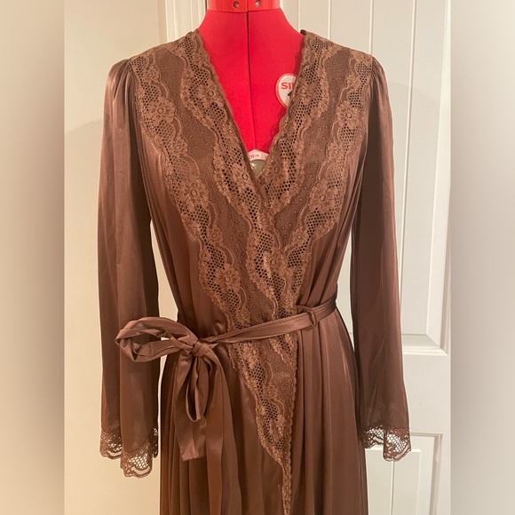 Vintage Vassarette Satin Peignoir Robe Chocolate Brown With Lace Trim - Picture 9 of 14